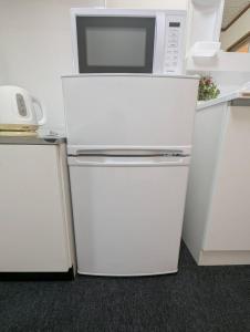 Doggo Inn ベッド4台でゆったり宿泊 新潟駅徒歩7分 コンビニ徒歩1分 ペットと泊まれる宿