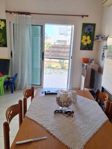 ισόγειο διαμέρισμα με αυλή στην περιοχή Κάππαρη κατάλληλο για οικογενεια