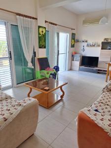 ισόγειο διαμέρισμα με αυλή στην περιοχή Κάππαρη κατάλληλο για οικογενεια