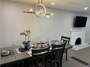 Cozy 3-Bedroom Retreat in Surrey Share Save