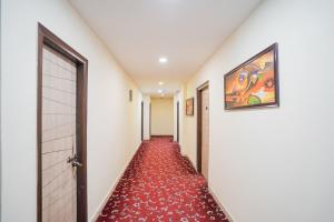 Super Collection O West Vinod Nagar Metro Station Formerly Royal Inn