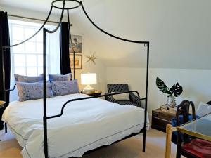 The Royal Apartment - Uk31086