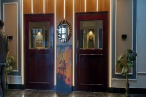 RROOMS Elite Hotel Royal Presidency Inn