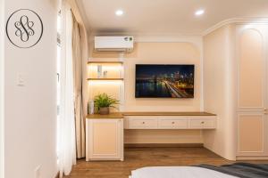 HighEnd 5MasterBR Building District 1