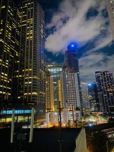 Relaxing 1BR condo with Pool and Balcony in Makati