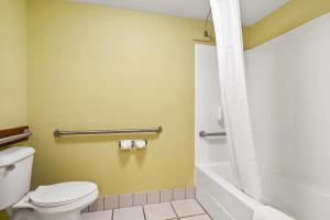 King Room - Mobility Access/Non-Smoking room in Super 8 by Wyndham Osseo WI