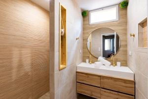 Appartements Plein centre - climatise - a proximite cite medievale : photos des chambres