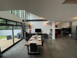 Villas Superbe loft lumineux a Caen, Loft : photos des chambres