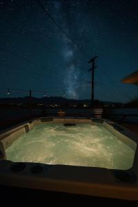 Cozy Desert Hot Tub Stargazing 10 mins to JTNP