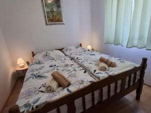 Apartments Luka & Leona - Two Bedroom Apartment with Balcony Luka