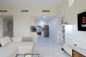 Upgraded 1BHK with Stunning Marina Views