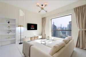 Upgraded 1BHK with Stunning Marina Views