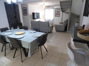 Villas Villa climatisee avec jardin, BBQ, piscine et parking : photos des chambres