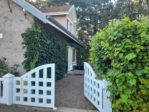 Maisons de vacances Un Detour Par Thienans cottage entier : photos des chambres