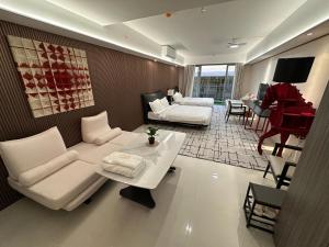 Luxury Hotel near City of Dreams, Solaire, NAIA, and MOA - City of Bridge