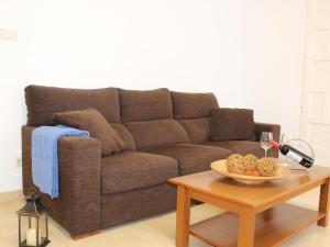 Apartamento renovado, céntrico y luminoso a 100m de la playa del Puerto, Llançà - ES-228-37