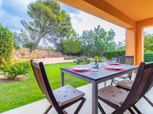 Bonito Bajo con Jardín en Bonmont - ES-9-181