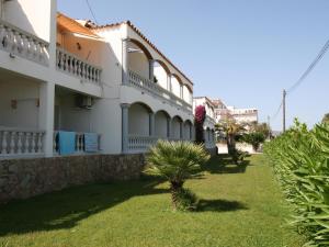Apartamento frente al mar en Empuriabrava con aparcamiento - ES-228-179