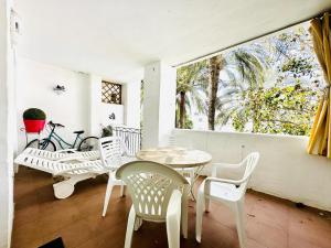 Apartamento con Vista y Piscina Salada, Cerca de la Playa y Parque Natural, Wi-Fi Gratis - ES-258-112