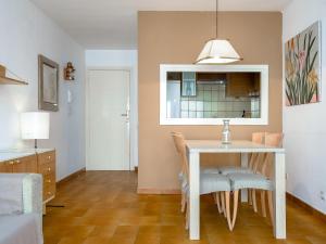 LLANÇÀ 8 LATERAL - Apartamento con vistas al mar, parking y Wifi. - ES-228-55