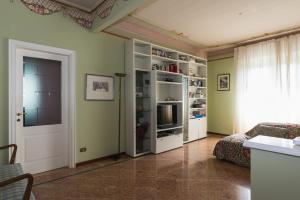 Pit Stop MotorValley - Near Modena Old Town