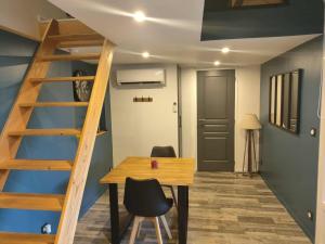 Maisons de vacances Sejour au Jardin de Cupidon avec jacuzzi et sauna : photos des chambres