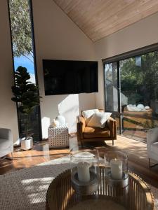 White Pebble - stylishly curated 4 bedroom home