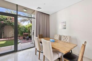 Elegant 3BR Villa with Access to Pool & Gym