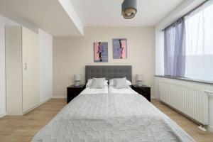 Bright Studio with Air Conditioning and Parking by Noclegi Renters