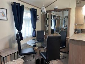 2 Bed Lake Front Van, Hoburne Holiday Park