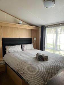 2 Bed Lake Front Van, Hoburne Holiday Park