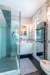 Maisons de vacances Californian villa with pool in Biot : photos des chambres