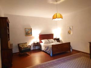 Maisons de vacances Chateau Rouge - petit chateau avec piscine - 8 chambres : photos des chambres