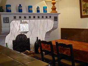 Maisons de vacances Chateau Rouge - petit chateau avec piscine - 8 chambres : photos des chambres