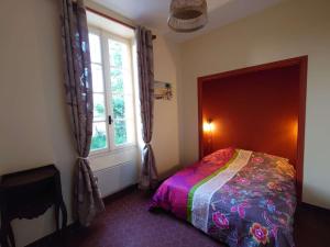 Maisons de vacances Chateau Rouge - petit chateau avec piscine - 8 chambres : photos des chambres