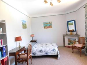 Maisons de vacances Chateau Rouge - petit chateau avec piscine - 8 chambres : photos des chambres