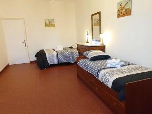 Maisons de vacances Chateau Rouge - petit chateau avec piscine - 8 chambres : photos des chambres