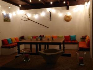 Maisons de vacances Chateau Rouge - petit chateau avec piscine - 8 chambres : photos des chambres