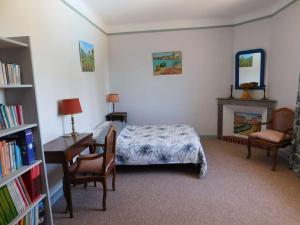 Maisons de vacances Chateau Rouge - petit chateau avec piscine - 8 chambres : photos des chambres