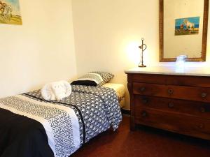 Maisons de vacances Chateau Rouge - petit chateau avec piscine - 8 chambres : photos des chambres