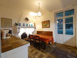 Maisons de vacances Chateau Rouge - petit chateau avec piscine - 8 chambres : photos des chambres