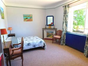 Maisons de vacances Chateau Rouge - petit chateau avec piscine - 8 chambres : photos des chambres