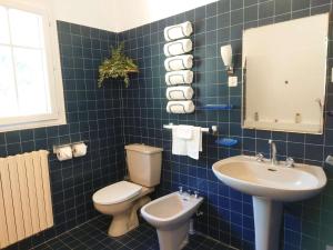 Maisons de vacances Chateau Rouge - petit chateau avec piscine - 8 chambres : photos des chambres