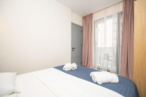 1BR Apt with Modern Comfort & Balcony - by Wehost