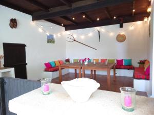 Maisons de vacances Chateau Rouge - petit chateau avec piscine - 8 chambres : photos des chambres