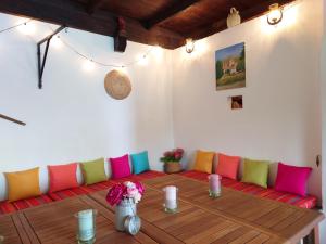 Maisons de vacances Chateau Rouge - petit chateau avec piscine - 8 chambres : photos des chambres