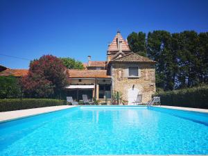 Maisons de vacances Chateau Rouge - petit chateau avec piscine - 8 chambres : photos des chambres