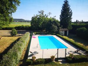 Maisons de vacances Chateau Rouge - petit chateau avec piscine - 8 chambres : photos des chambres
