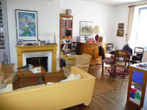 House with garden 500 m from beach-shore