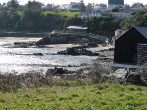 House with garden 500 m from beach-shore